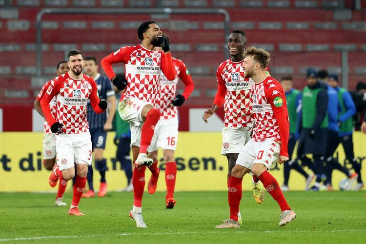 德甲焦点战：美因茨主场争胜，沃夫斯堡客场逆袭？